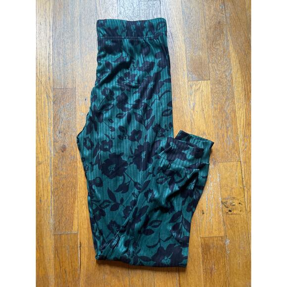 GREEN AND BLACK ROSE PATTERN DRAWSTRING JOGGERS-SOFT AND COMFY! - Picture 1 of 5
